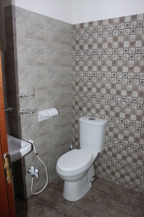 Apartment, 1 Double Bed, Non Smoking | Bathroom