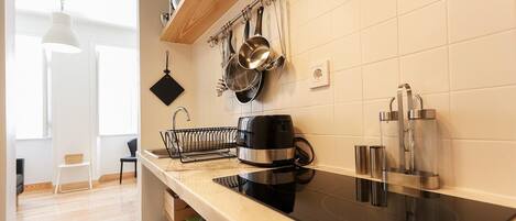 Refrigerador, microondas, horno, placa de cocina