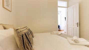 3 slaapkamers, een strijkplank/strijkijzer, gratis wifi, beddengoed