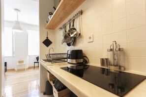 Appartamento, 3 camere da letto, cucina | Cucina privata | Frigorifero, microonde, forno, piano cottura