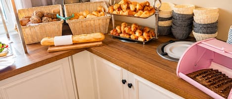 Tägliches Frühstücksbuffet gegen Gebühr