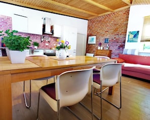 Ferienwohnung "life is life", Tarnewitzer Straße 6 | Yksityinen keittiö | Kahvin-/teenkeitin, vedenkeitin, leivänpaahdin