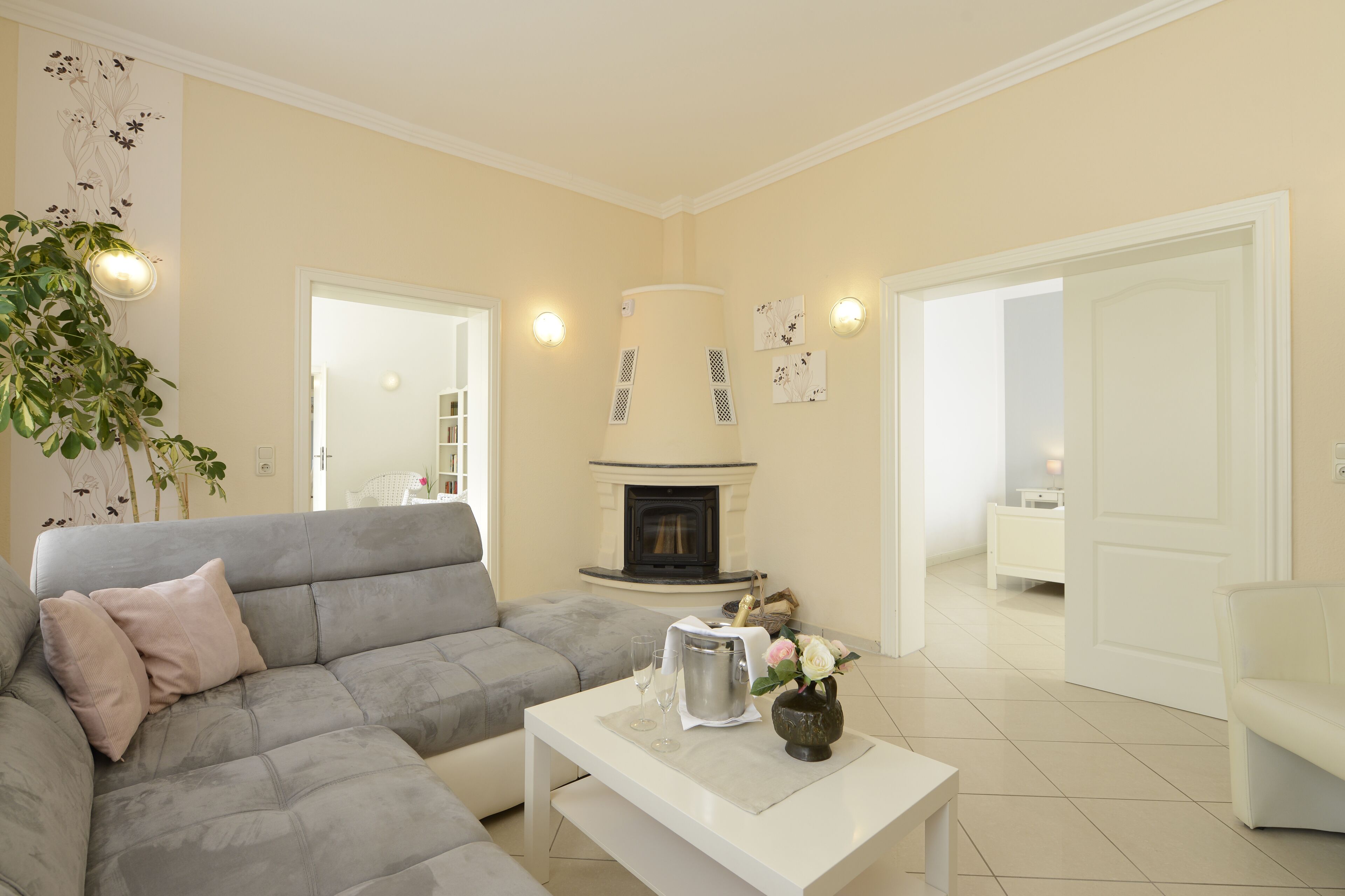 house (dat witte huus) | living area | flat-screen tv