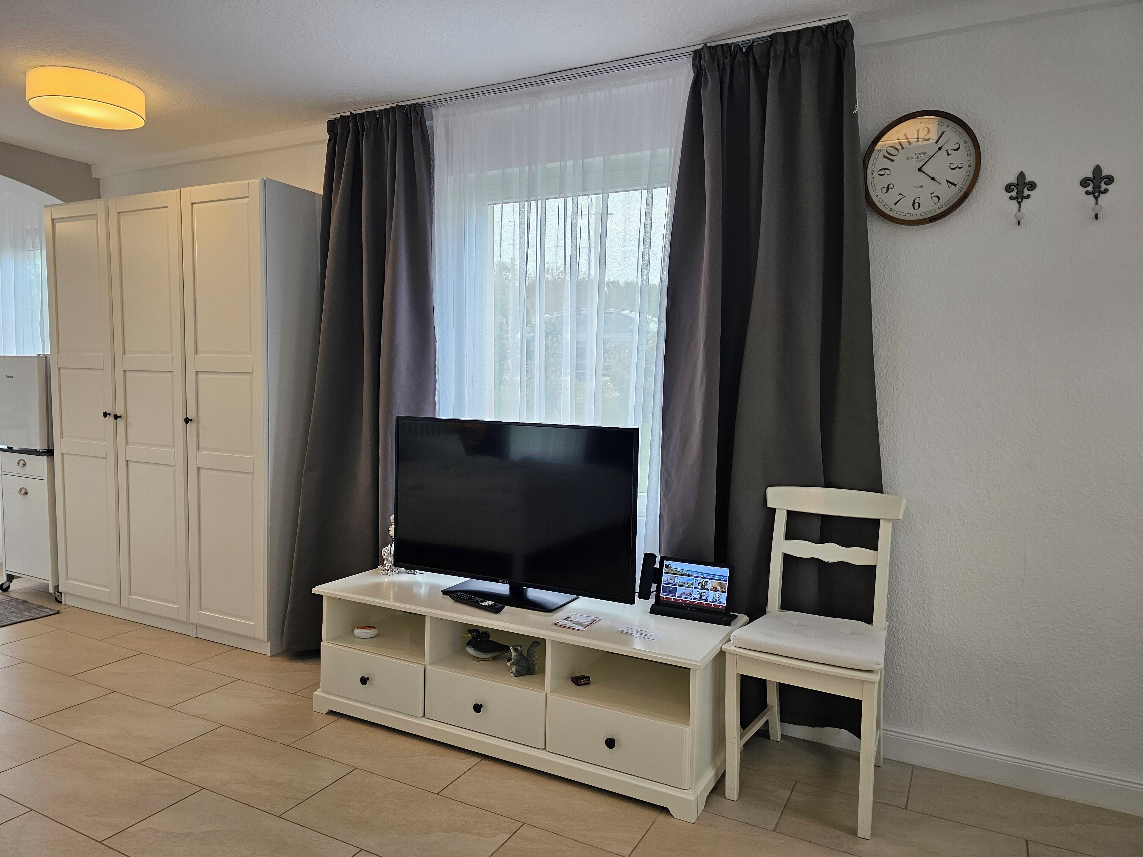 ferienbungalow oase, tarnewitzer straße 15 | living area | flat-screen tv