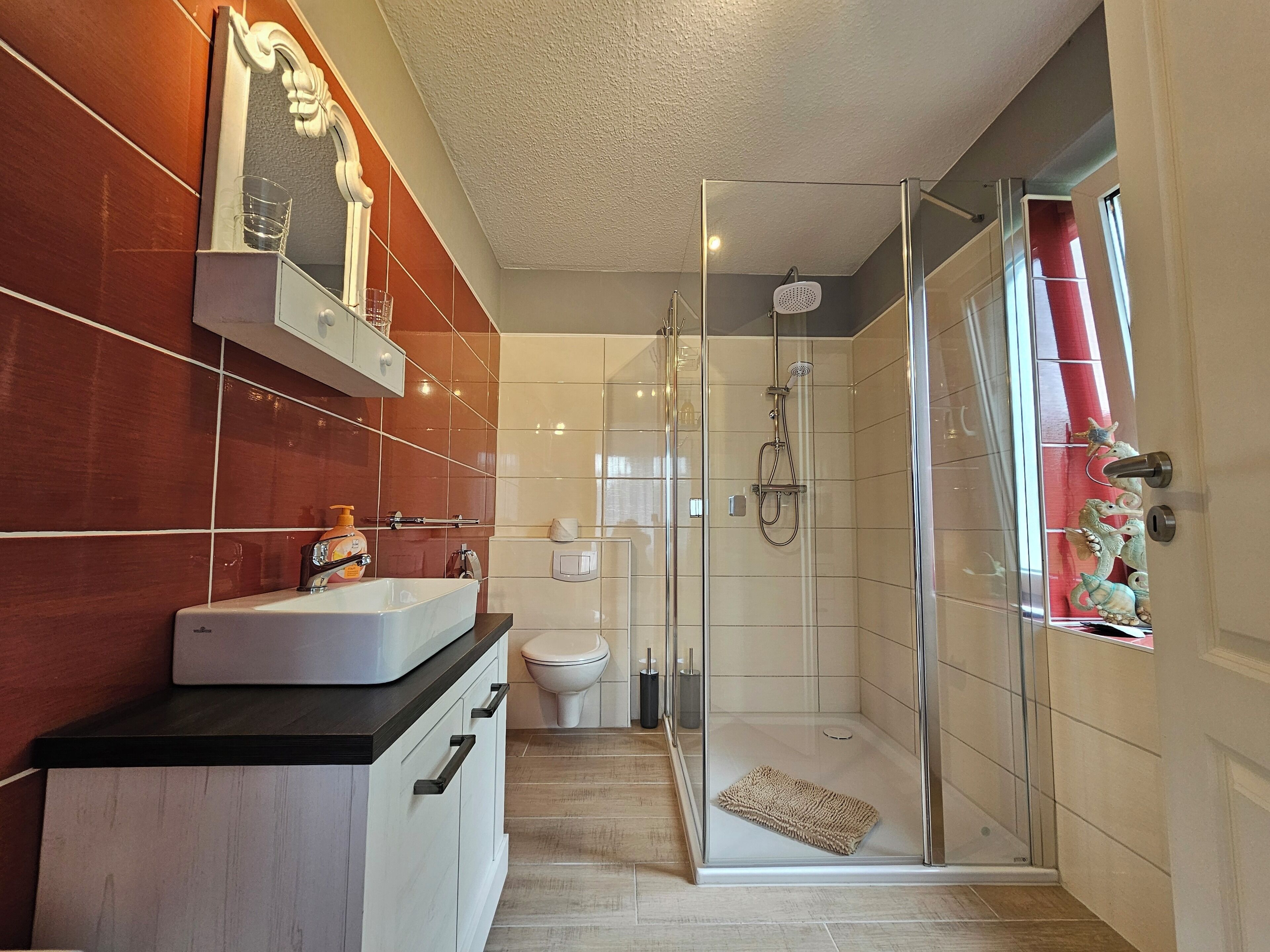 ferienbungalow oase, tarnewitzer straße 15 | bathroom | shower, hair dryer