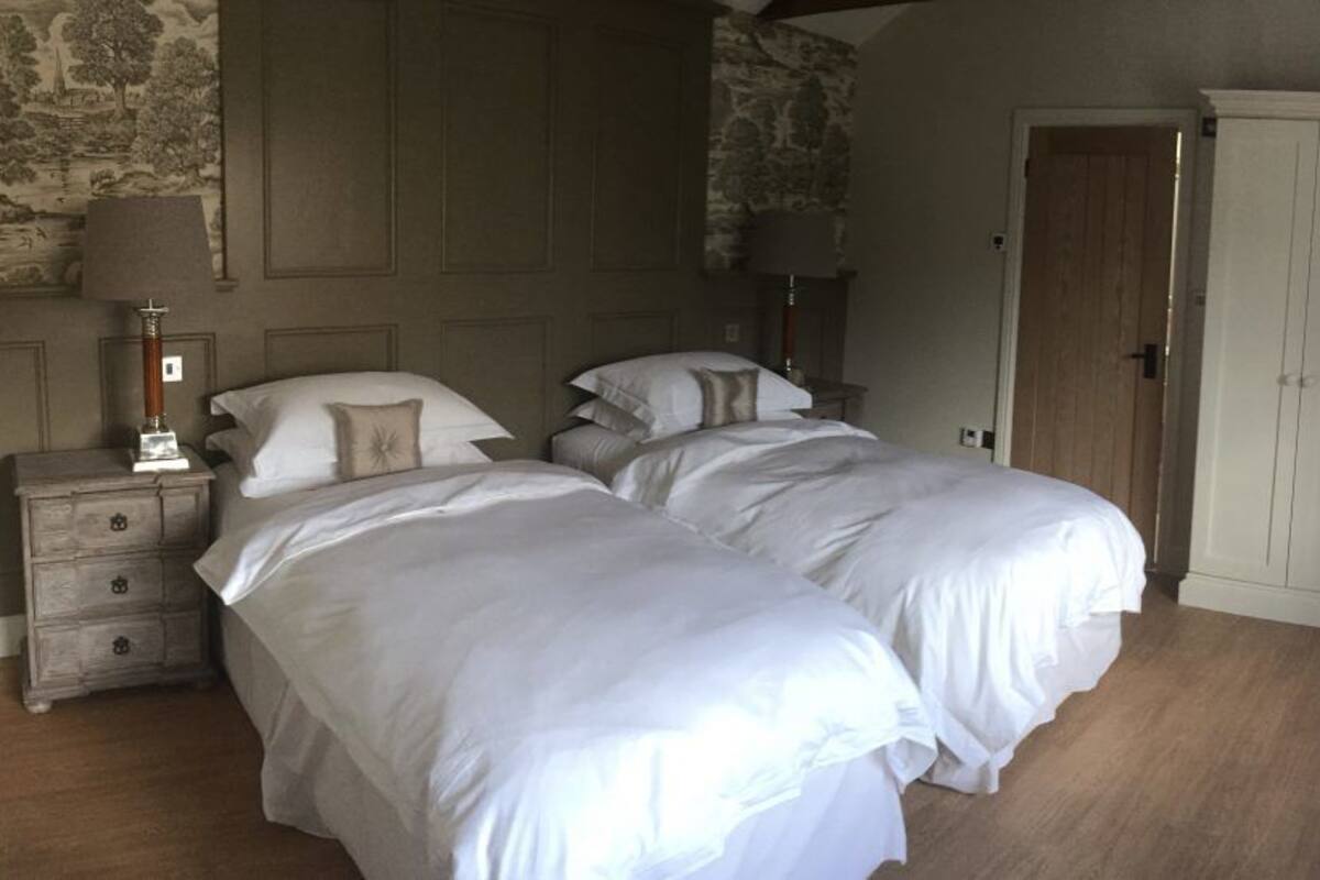 The Grouse Room | Iron/ironing board (on request), WiFi (free), bed sheets