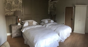 Doppel- oder Zweibettzimmer, Nichtraucher (Super King Size Bed) | Bügeleisen/Bügelbrett, kostenloses WLAN, Bettwäsche