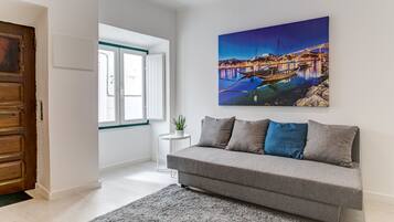 Apartemen, 1 kamar tidur, dapur | Ruang keluarga | TV layar datar