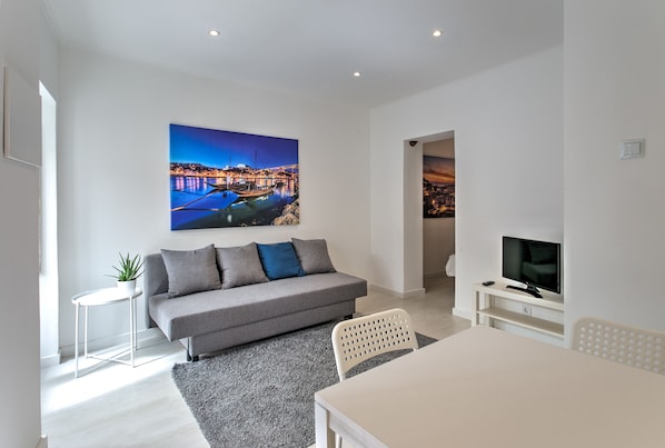 Departamento, 1 habitación, cocina | Sala de estar | Televisión de pantalla plana