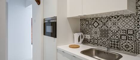 Departamento, 1 habitación, cocina | Cocina privada | Refrigerador con congelador, microondas y parrilla de estufa