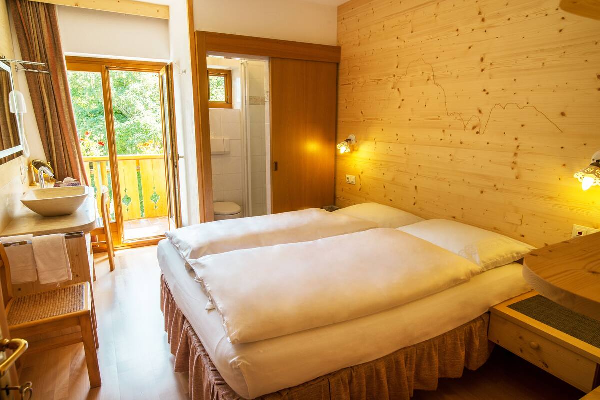 double room | in-room safe, desk, iron/ironing board, bed sheets