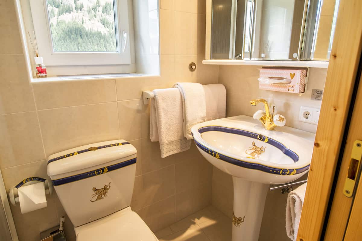 standard quadruple room | bathroom | shower, hair dryer