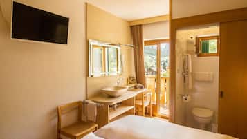 Chambre Double | Salle de bain | Douche, sĂšche-cheveux