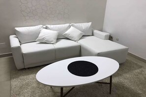 舒適公寓 | 起居區 | 32-吋平面電視、衛星頻道、電視