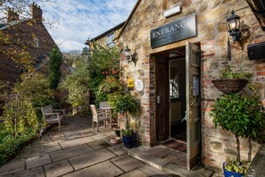 Front of property - The Kingslodge Inn - The Inn Collection Group (Durham)