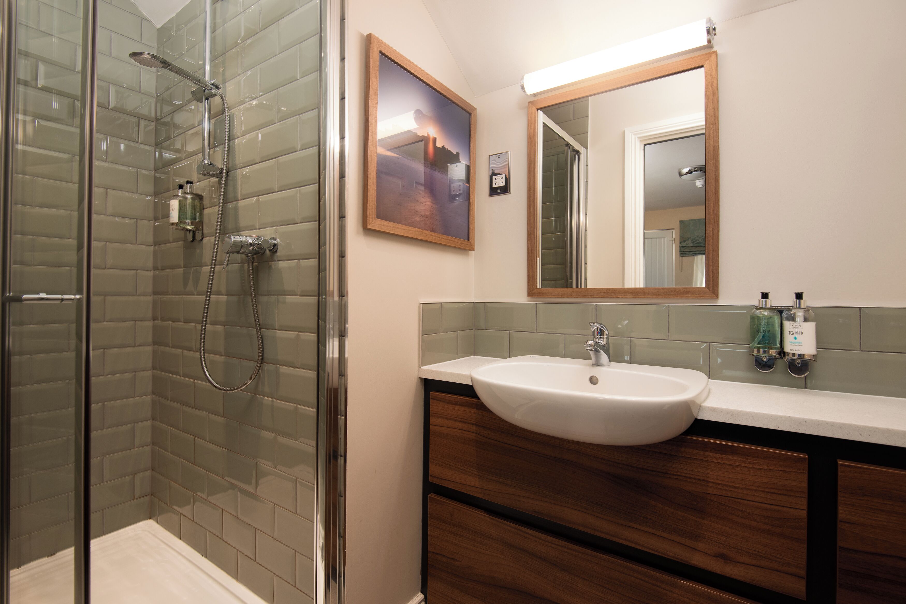 Shower, eco-friendly toiletries, towels