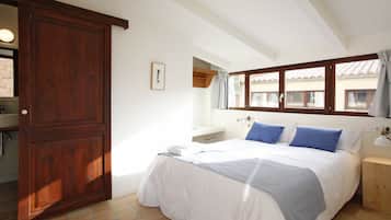 Chambre Double Supérieure | Coffres-forts dans les chambres, chambres insonorisées, Wi-Fi gratuit