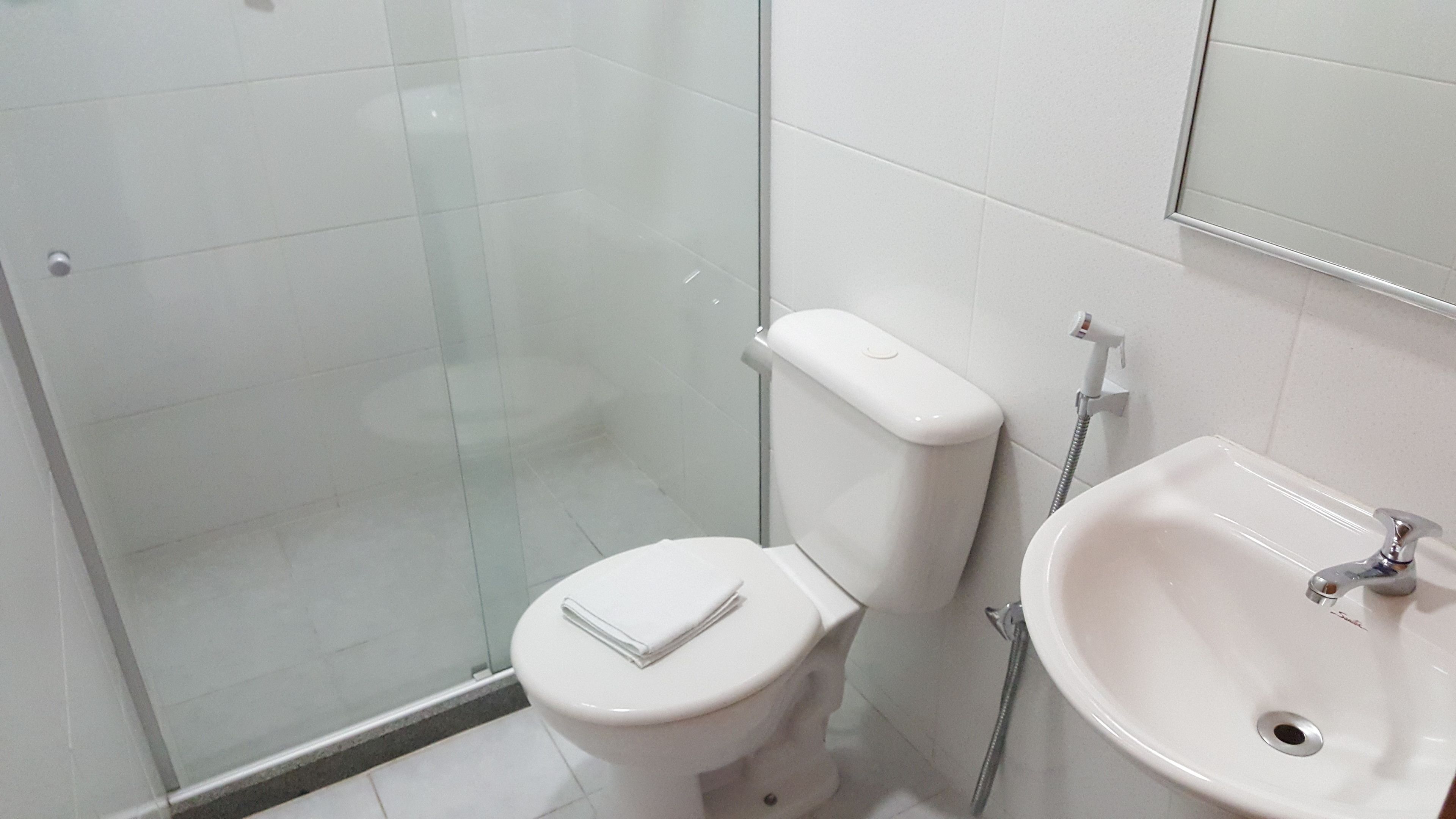 standard double or twin room | bathroom | shower, towels