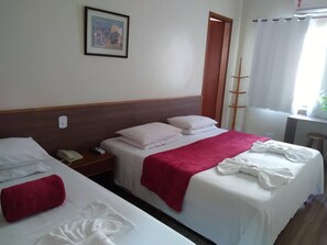 Minibar, desk, free WiFi, bed sheets - Hotel Orleans (Petrópolis)