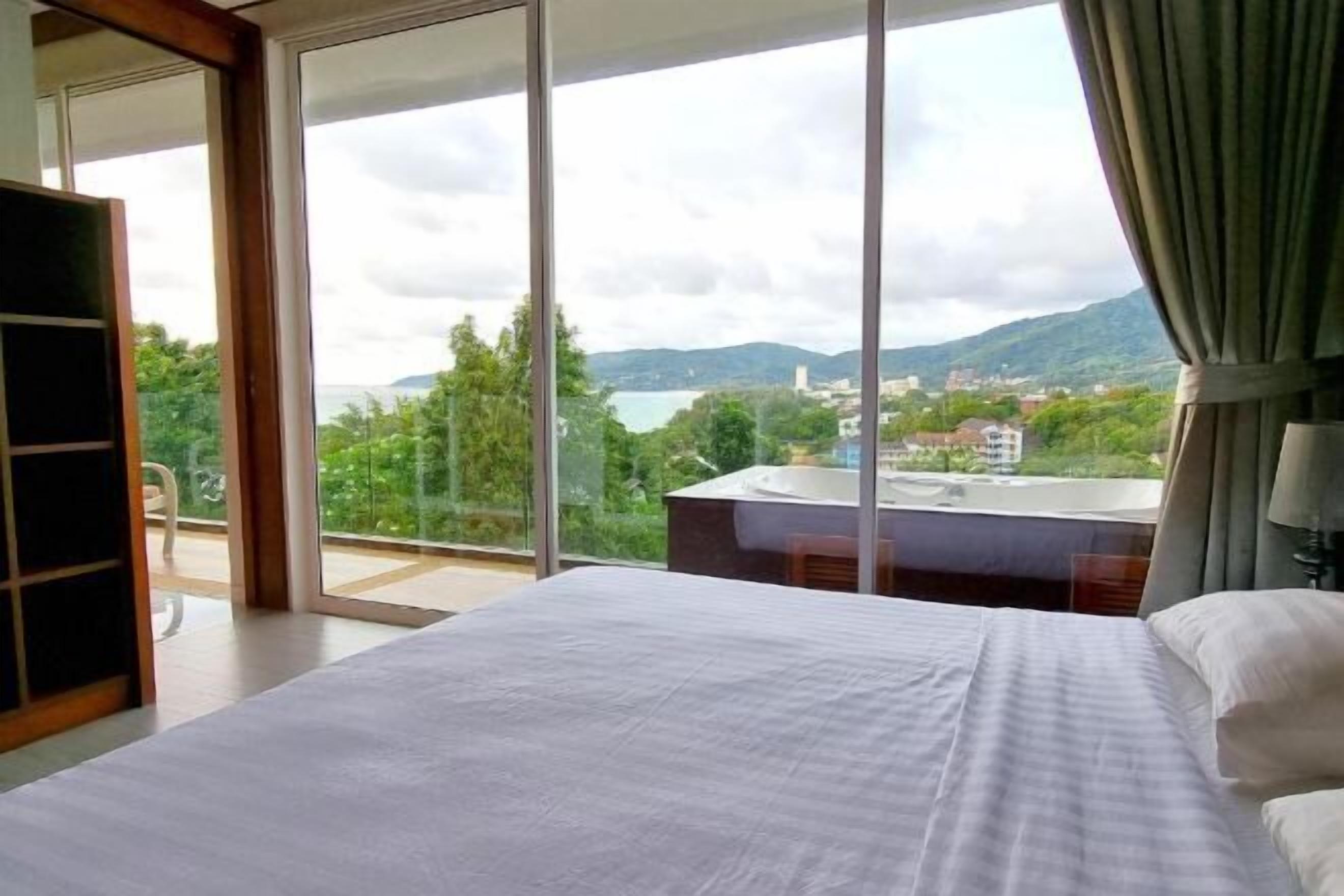 Kostenlose Minibar, Zimmersafe, Verdunkelungsvorhänge