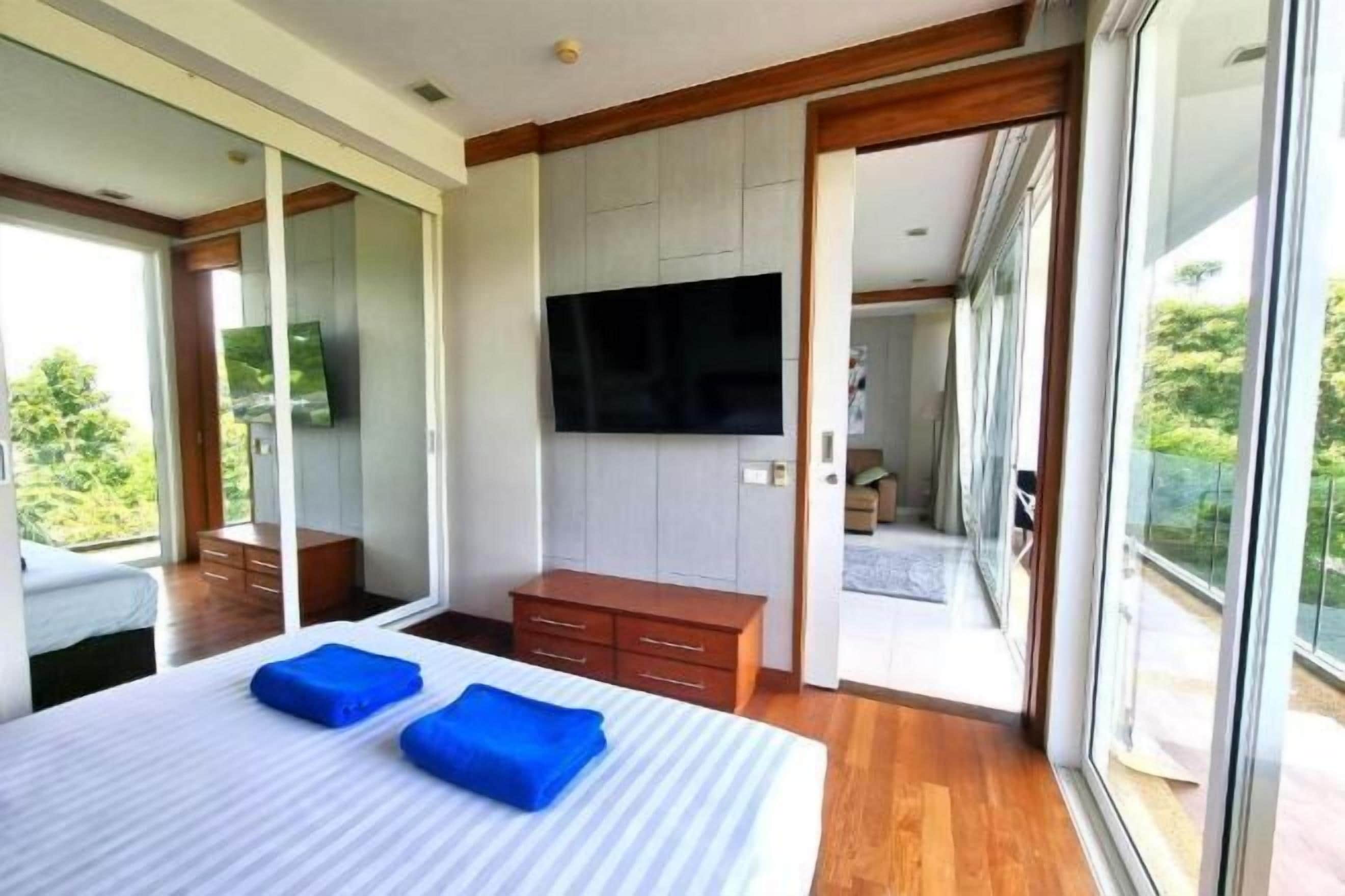 Kostenlose Minibar, Zimmersafe, Verdunkelungsvorhänge