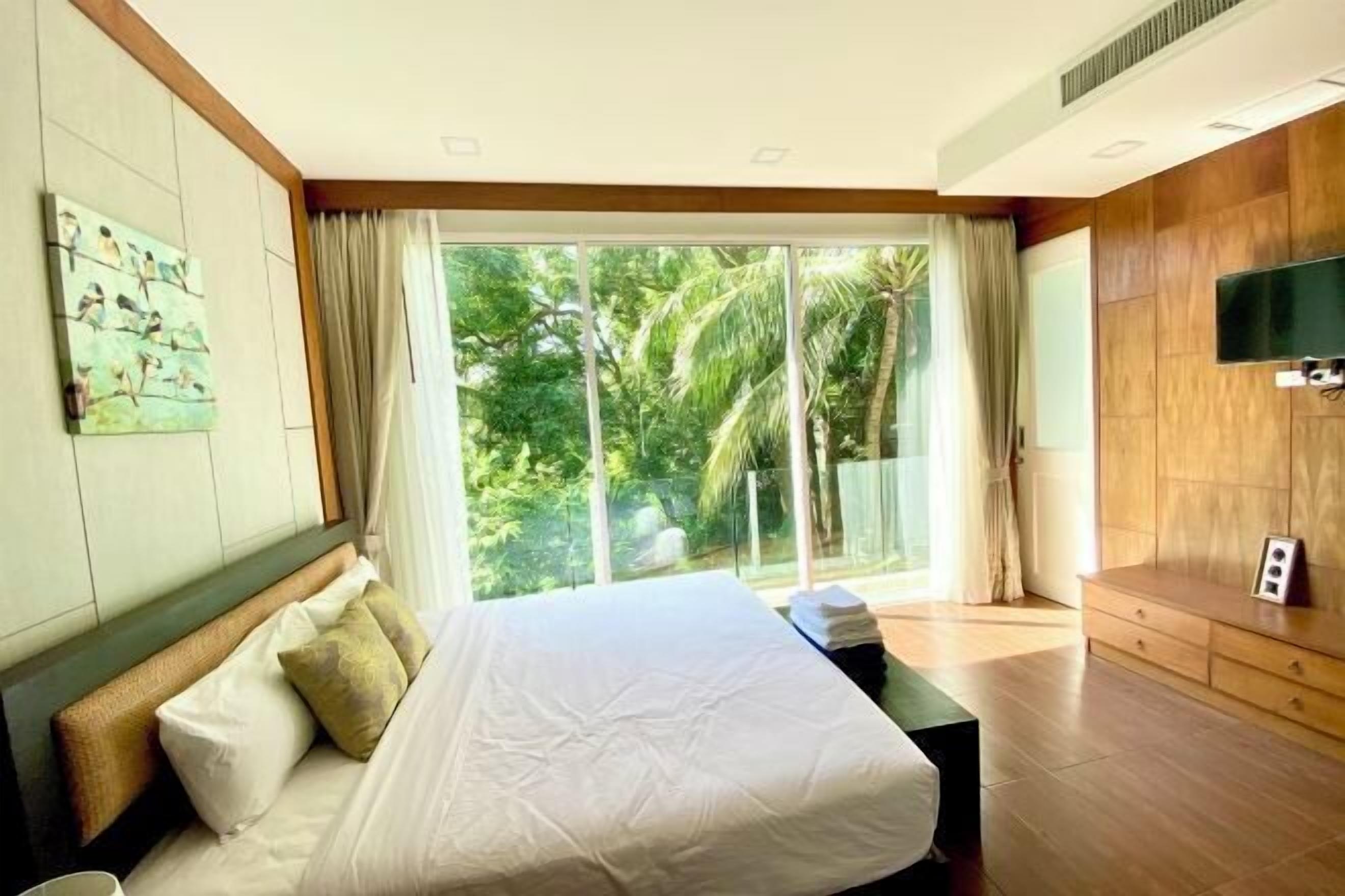 Kostenlose Minibar, Zimmersafe, Verdunkelungsvorhänge