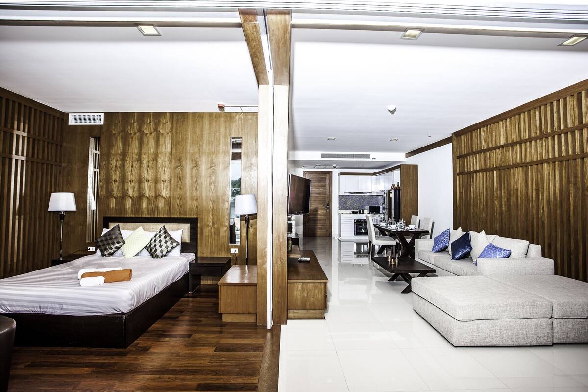 Minibar (free items), in-room safe, blackout drapes, soundproofing