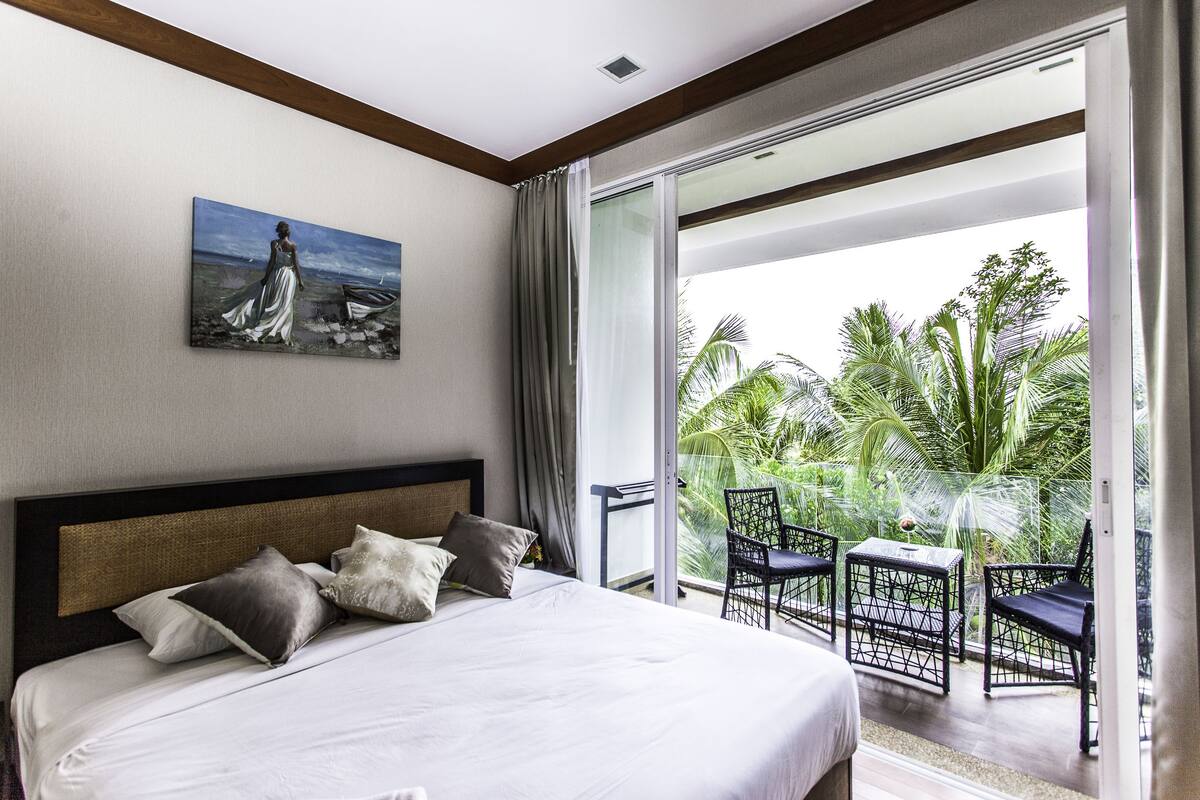 Minibar (free items), in-room safe, blackout drapes, soundproofing