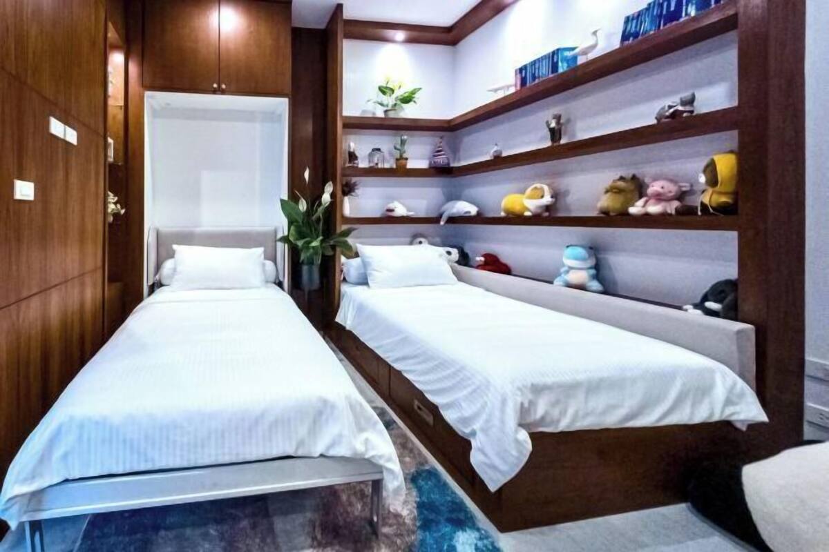 Minibar con artículos gratuitos, caja fuerte, cortinas opacas