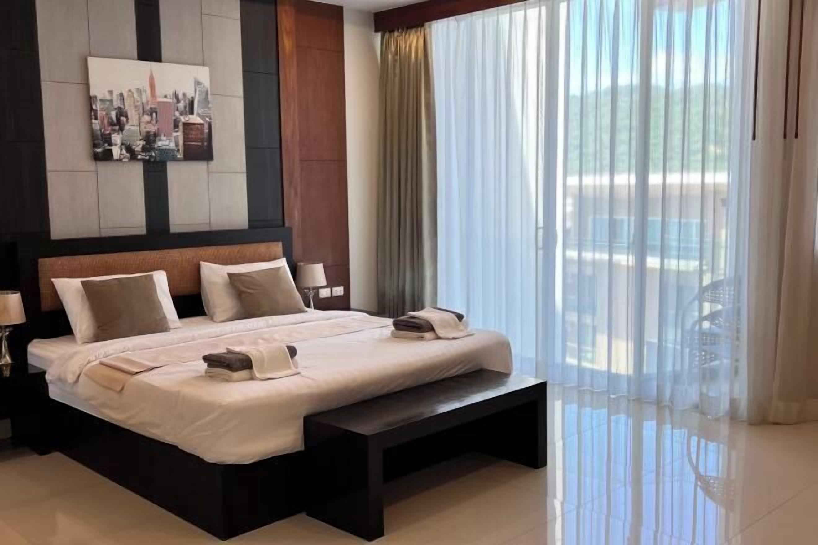 Kostenlose Minibar, Zimmersafe, Verdunkelungsvorhänge