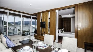 Standard Apartment, 2 Bedrooms, Non Smoking | In-room dining