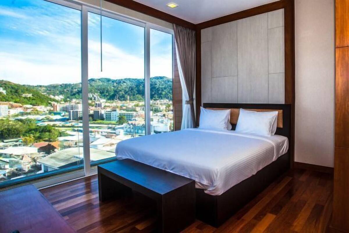 Minibar con artículos gratuitos, caja fuerte, cortinas opacas