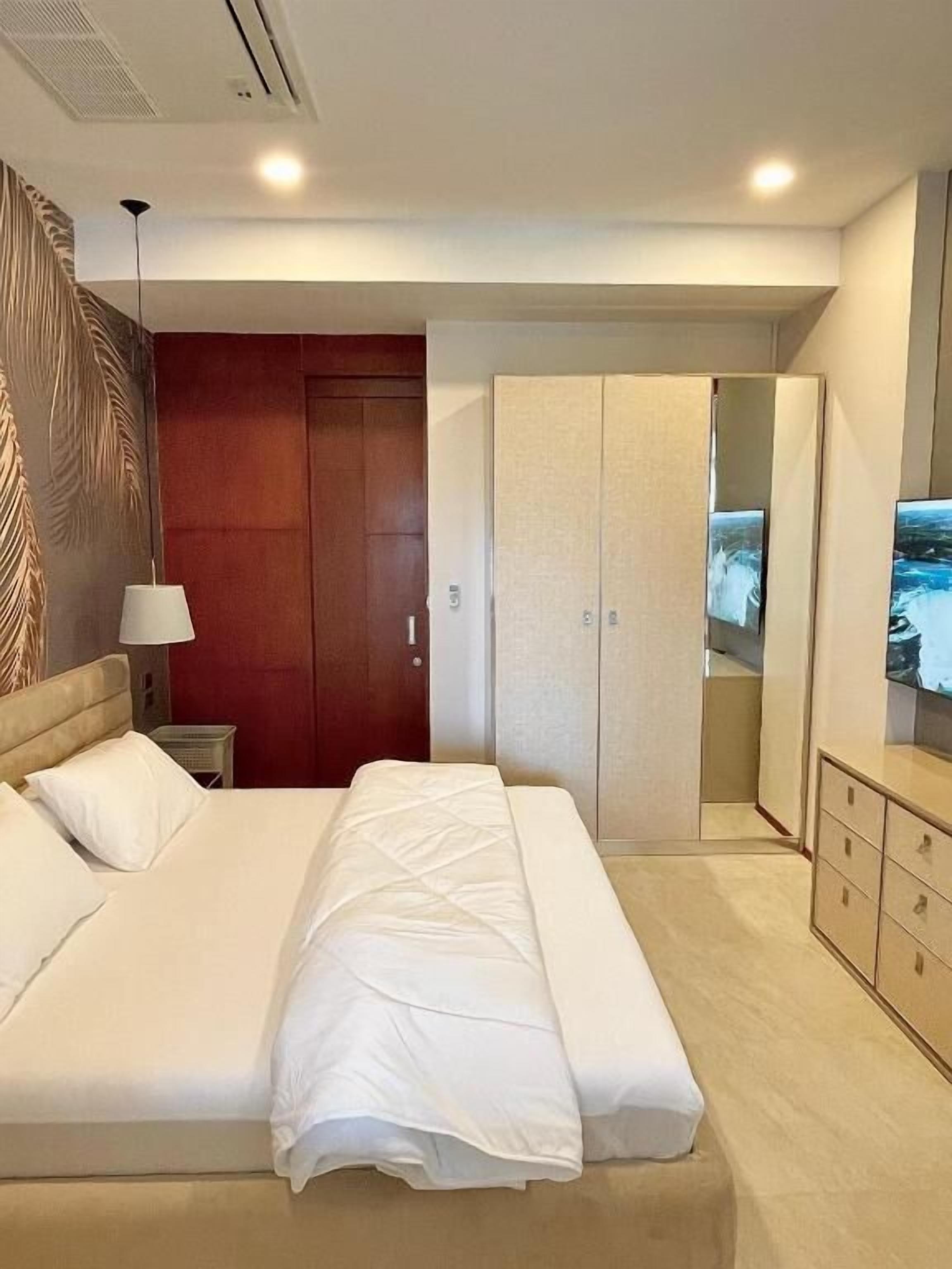 Kostenlose Minibar, Zimmersafe, Verdunkelungsvorhänge