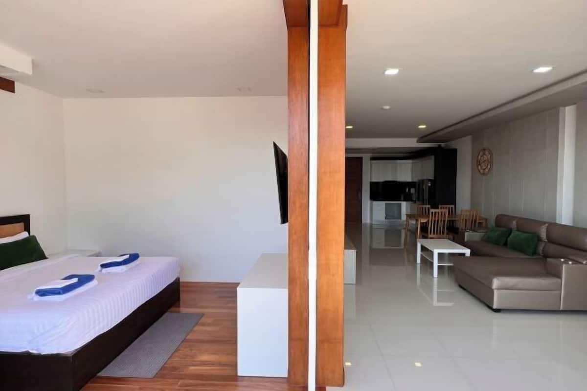 Free minibar, in-room safe, blackout curtains, soundproofing