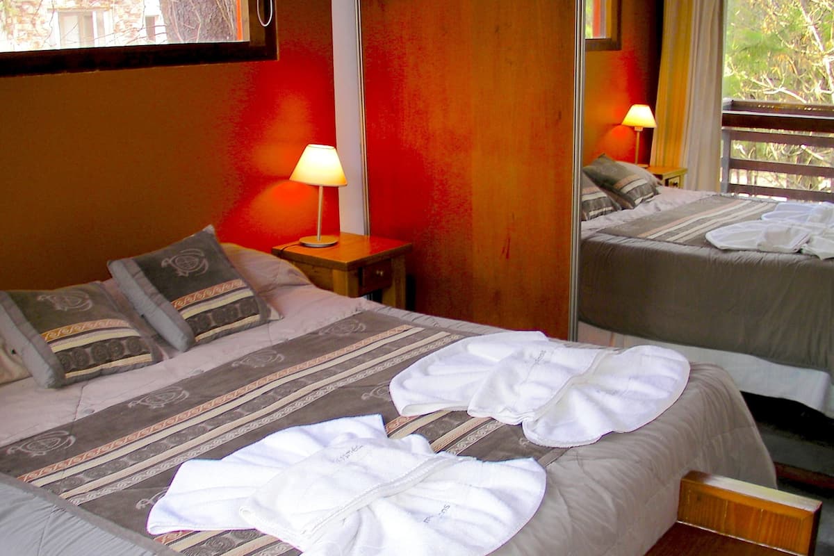 1 bedroom, pillow-top beds, in-room safe, blackout curtains