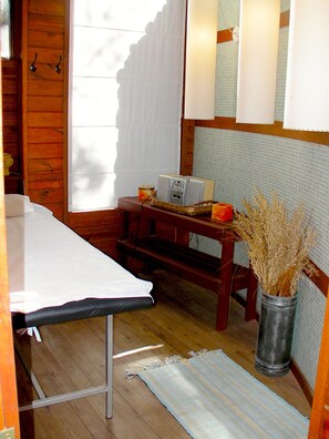 Sauna, Warmsteinmassagen, Tiefengewebe-Massagen, Massageanwendungen