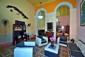 Basic Double Room | Living area