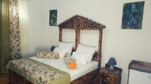 Deluxe-Doppel- oder -Zweibettzimmer | Pillowtop-Betten, Zimmersafe, individuell dekoriert, Schreibtisch