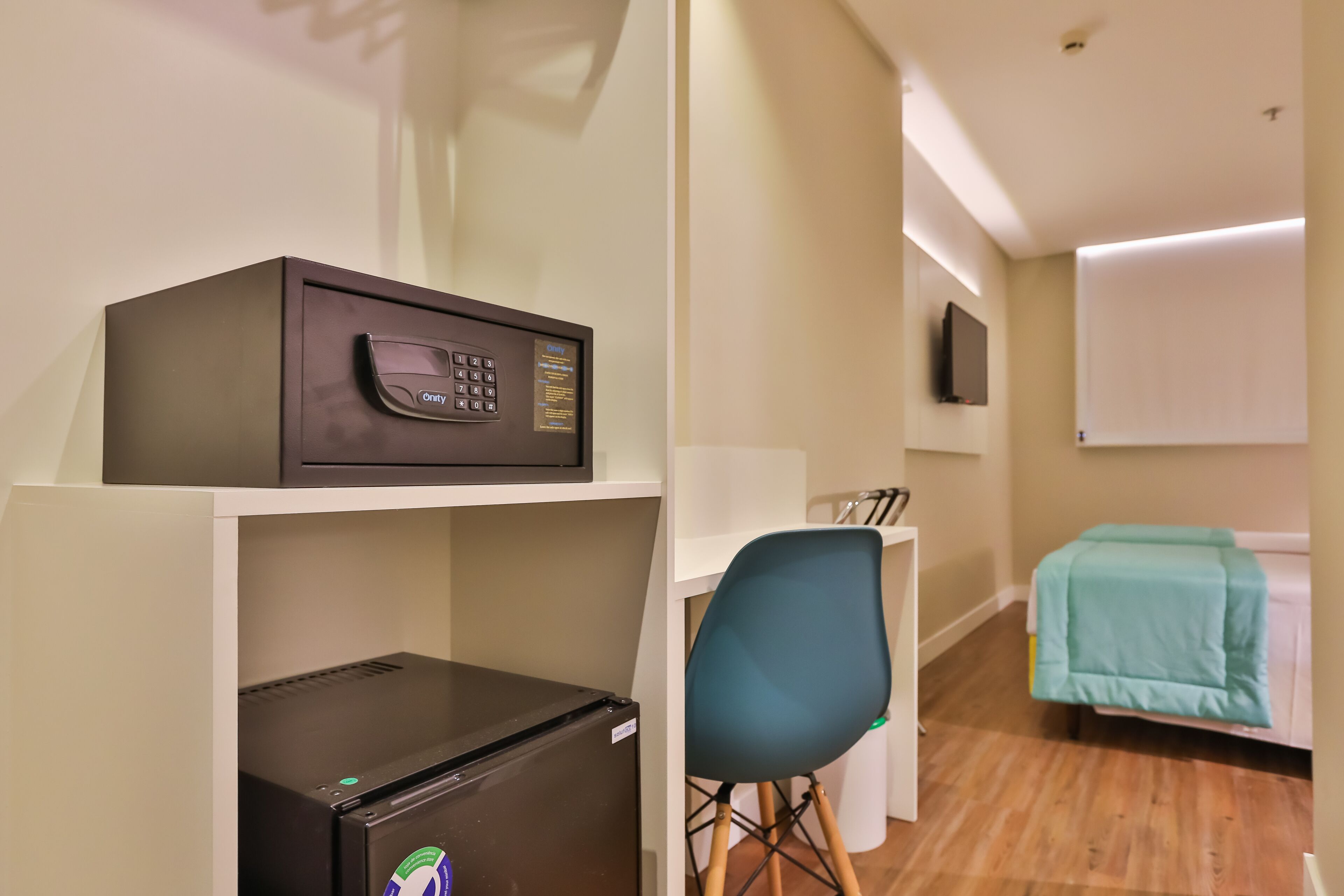 standard room, 2 single beds | in-room safe, individually furnished, desk, laptop workspace