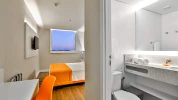 Standard Room, 1 Queen Bed | In-room safe, individually furnished, desk, laptop workspace