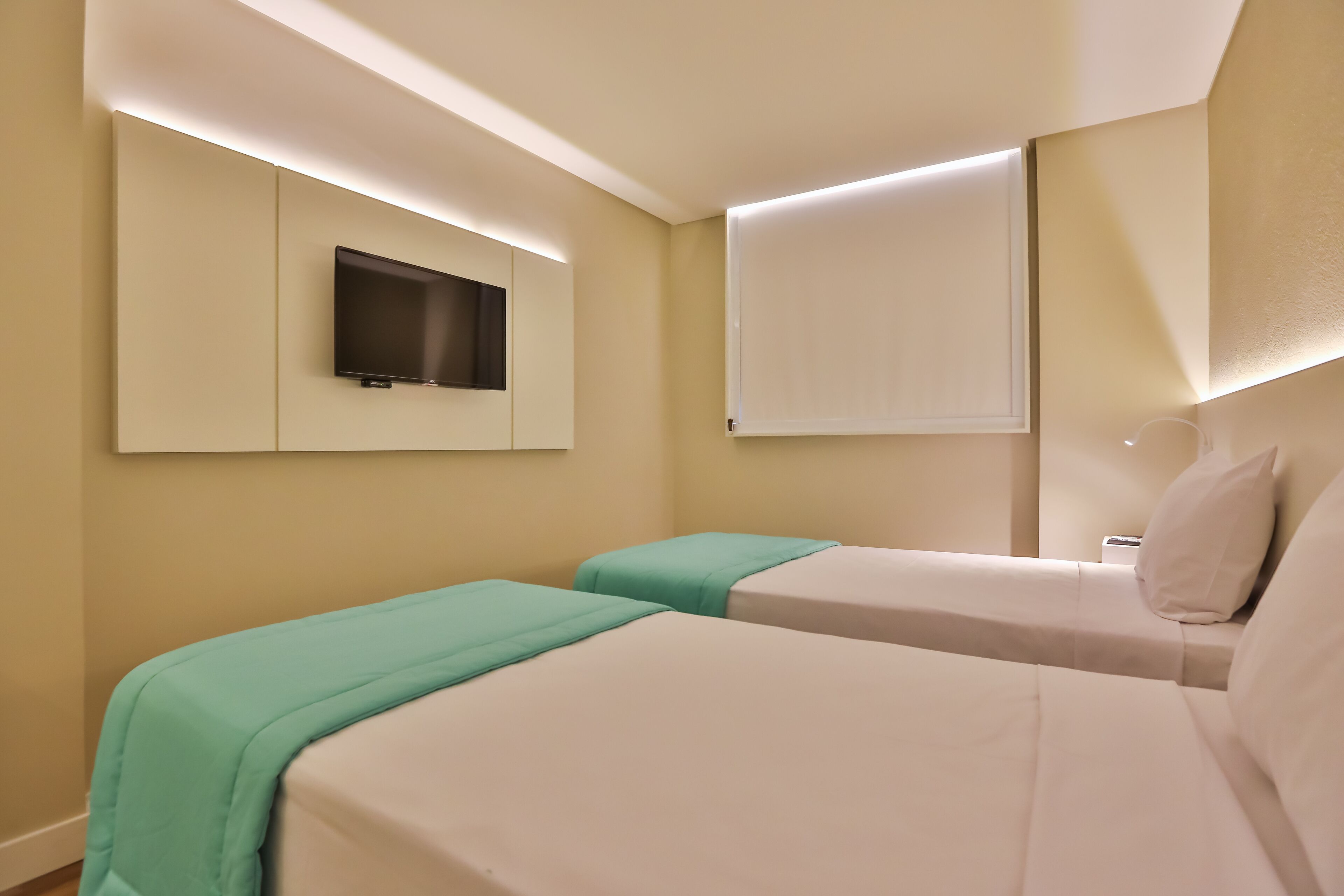 standard room, 2 single beds | in-room safe, individually furnished, desk, laptop workspace