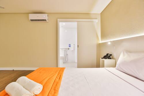 Chambre Standard, 1 grand lit, accessible aux personnes à mobilité réduite