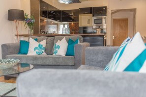 Leilighet, 2 soverom | Oppholdsområde | Flatskjerm-TV