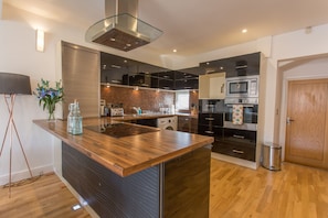 Apartment, 2 Bedrooms | Private kitchen | Full-size fridge, microwave, oven, stovetop