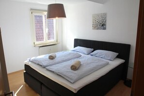 Blackout drapes, free cribs/infant beds, rollaway beds, free WiFi - FeWo Gundelsheim (Hassmersheim)