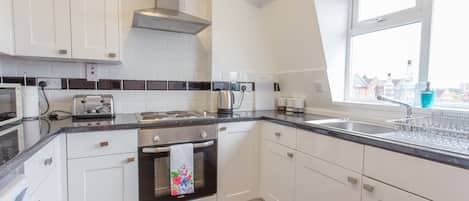 Apartment, 2 Bedrooms | Private kitchen