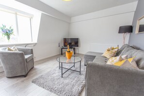 Apartment, 2 Bedrooms | Living area