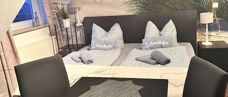 Eenvoudige studio, 1 slaapkamer | 1 slaapkamer, een strijkplank/strijkijzer, gratis wifi, beddengoed