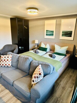 Classic Studio, 1 Bedroom, Non Smoking | Living area | Flat-screen TV - Haus Stern (Wangels)