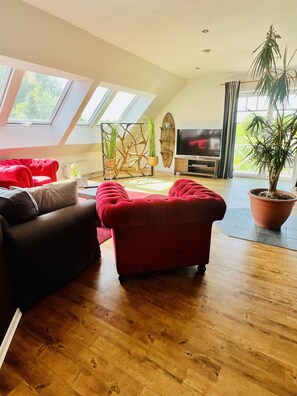 尊荣公寓 | 熨斗/熨板、免费 WiFi、床单